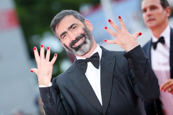 Член жюри Юри Анкарани на красной дорожке фильма "La Grazia" во время 82-го Венецианского международного кинофестиваля. - Sputnik Казахстан