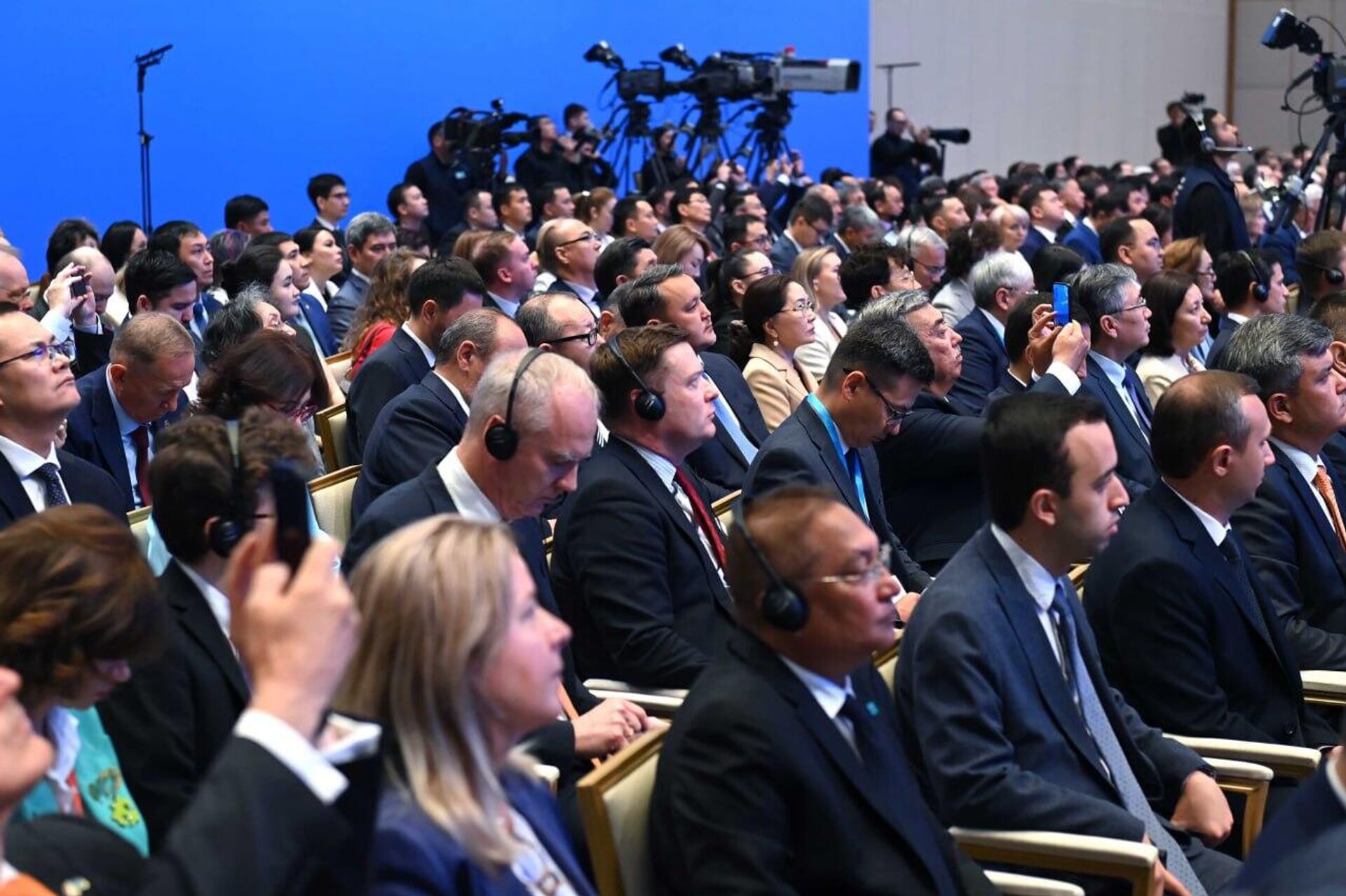 Токаев выступил на научно-практической конференции Конституция и государственность: диалог права и будущего, посвященной 30-летию Конституции  - Sputnik Казахстан, 1920, 29.08.2025