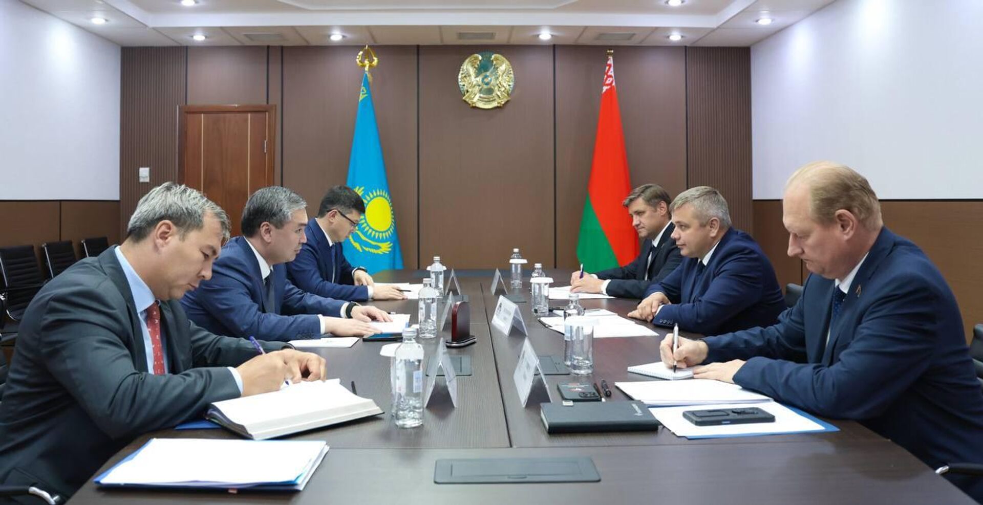 Встреча министров промышленности Казахстана и Беларуси Ерсайына Нагаспаева и Андрея Кузнецова - Sputnik Казахстан, 1920, 29.08.2025