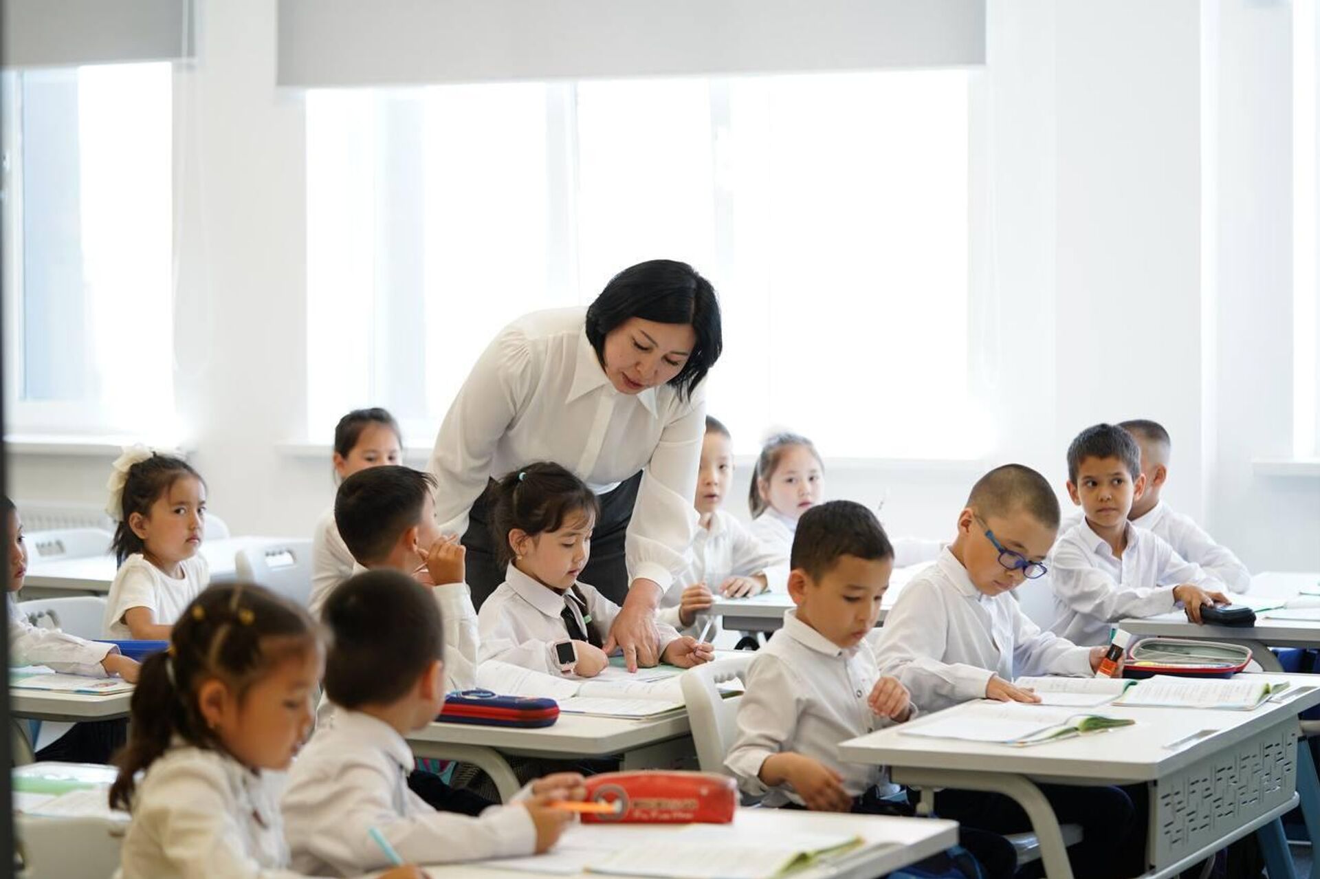 Урок в казахстанской школе - Sputnik Казахстан, 1920, 01.10.2025