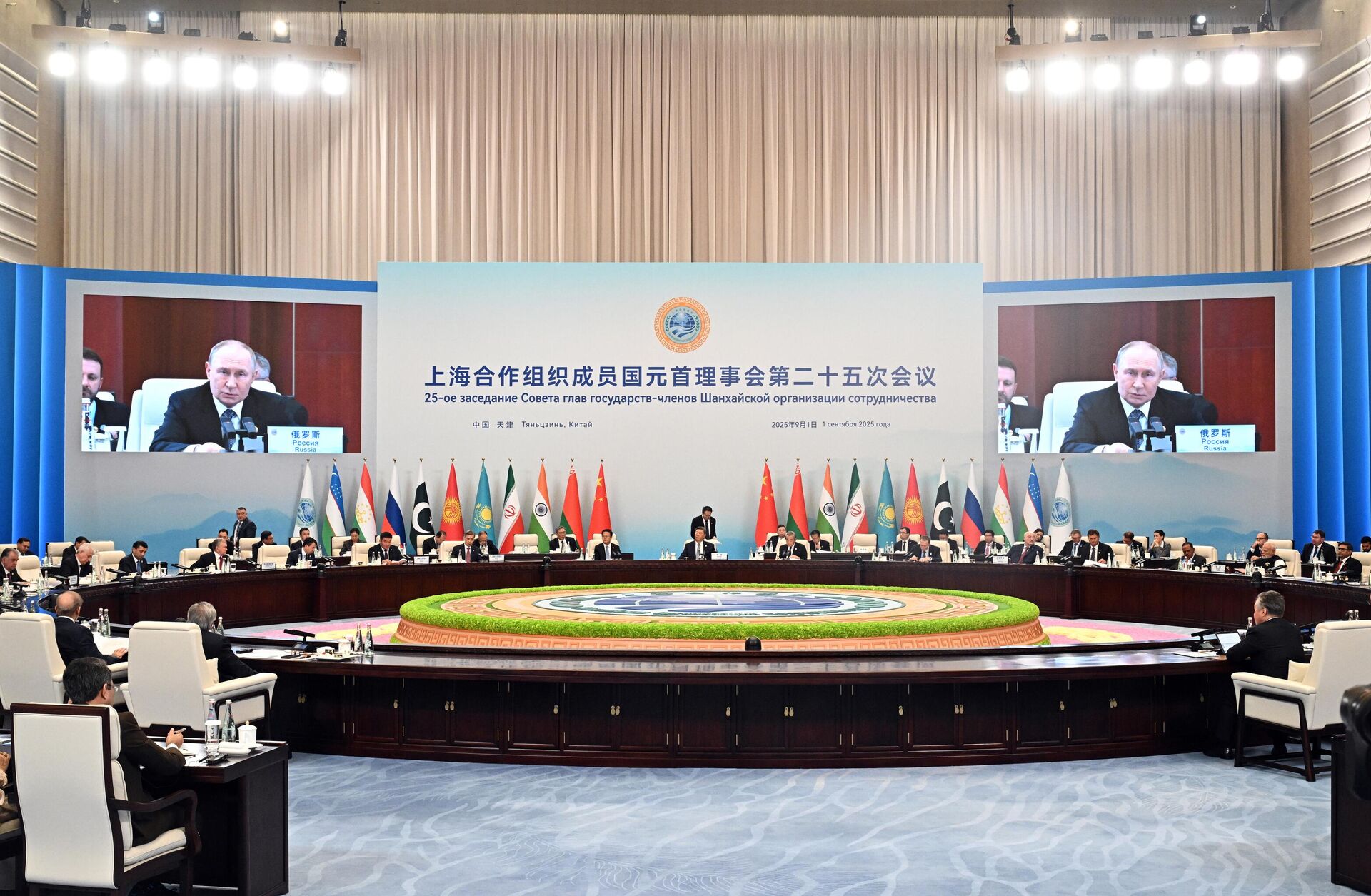 Владимир Путин на саммите ШОС 2025 Владимир Путин на саммите ШОС 2025 - Sputnik Казахстан, 1920, 01.09.2025