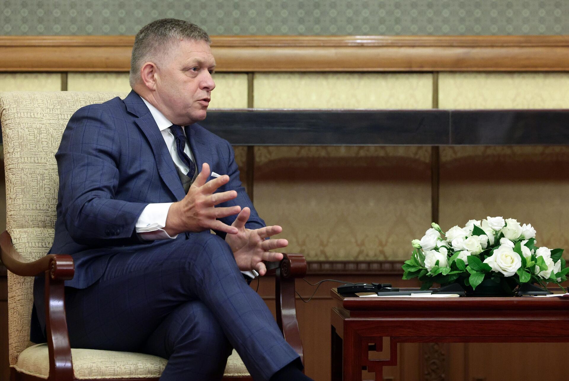 Председатель правительства Словакии Роберт Фицо во время встречи с президентом РФ Владимиром Путиным в Пекине Председатель правительства Словакии Роберт Фицо во время встречи с президентом РФ Владимиром Путиным в Пекине - Sputnik Казахстан, 1920, 02.09.2025