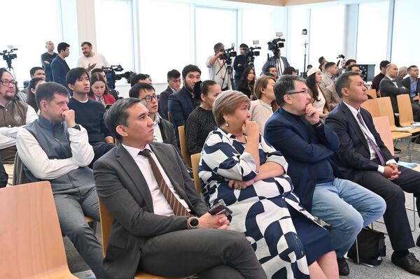 Суперкомпьютер представили в Астане Суперкомпьютер представили в Астане - Sputnik Казахстан