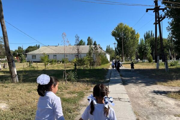 Алматы облысында 200-ге жуық оқушы жаңа оқу жылын жатақханада бастады Алматы облысында 200-ге жуық оқушы жаңа оқу жылын жатақханада бастады - Sputnik Қазақстан