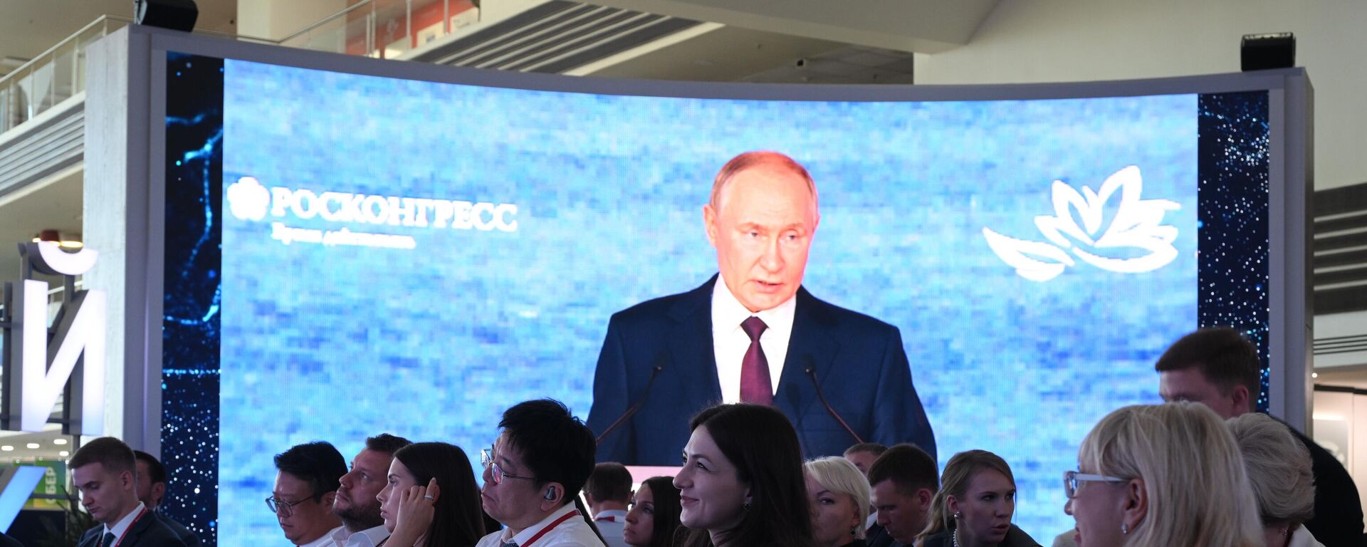 Владимир Путин Шығыс экономикалық форумына қатысты - Sputnik Қазақстан, 1920, 05.09.2025