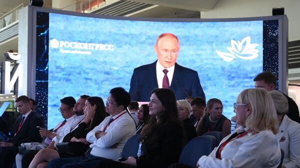 Владимир Путин Шығыс экономикалық форумына қатысты - Sputnik Қазақстан