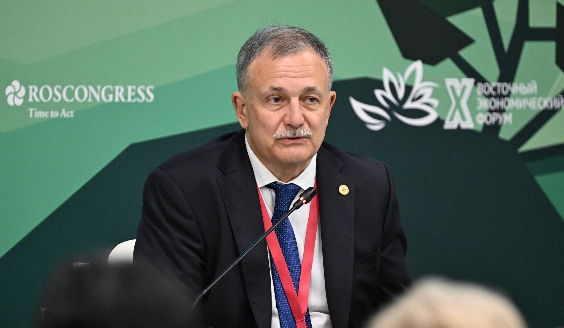 Министр ЕЭК по таможенному сотрудничеству Руслан Давыдов на ВЭФ-2025 - Sputnik Қазақстан, 1920, 05.09.2025