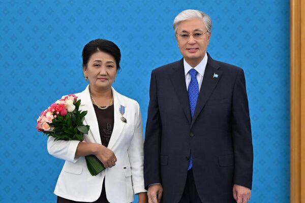 Токаев вручил госнаграды работникам нефтегазового сектора - Sputnik Казахстан