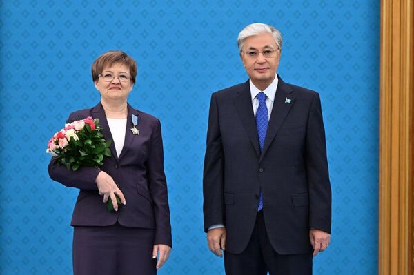 Токаев вручил госнаграды работникам нефтегазового сектора - Sputnik Казахстан