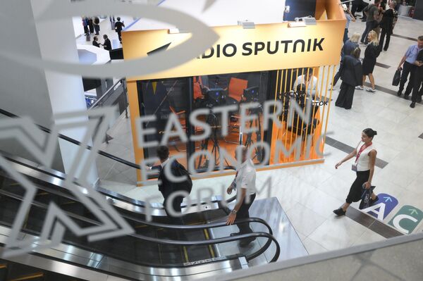 Стенды РИА Новости и радио Sputnik на ВЭФ-2025 - Sputnik Казахстан