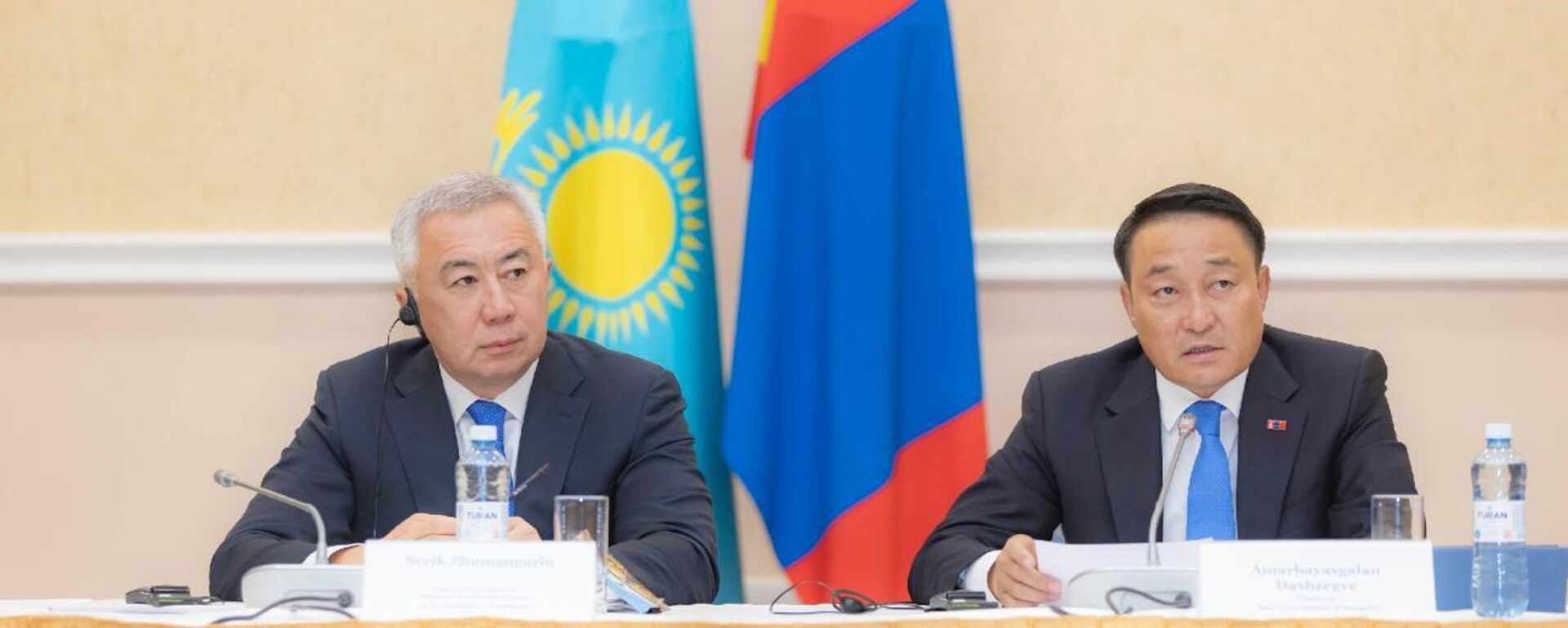 Моңғолияның Ұлы Мемлекеттік Хуралының Төрағасы Дашзэгвийн Амарбаясгалан бастаған парламенттік делегация Қазақстанға келді - Sputnik Қазақстан, 1920, 06.09.2025