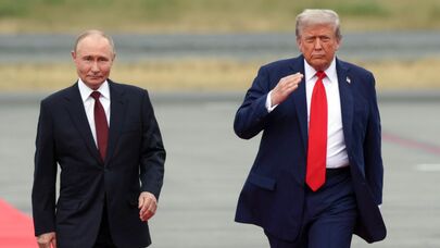 Президент РФ Владимир Путин и президент США Дональд Трамп во время встречи на военной базе Эльмендорф-Ричардсон на Аляске