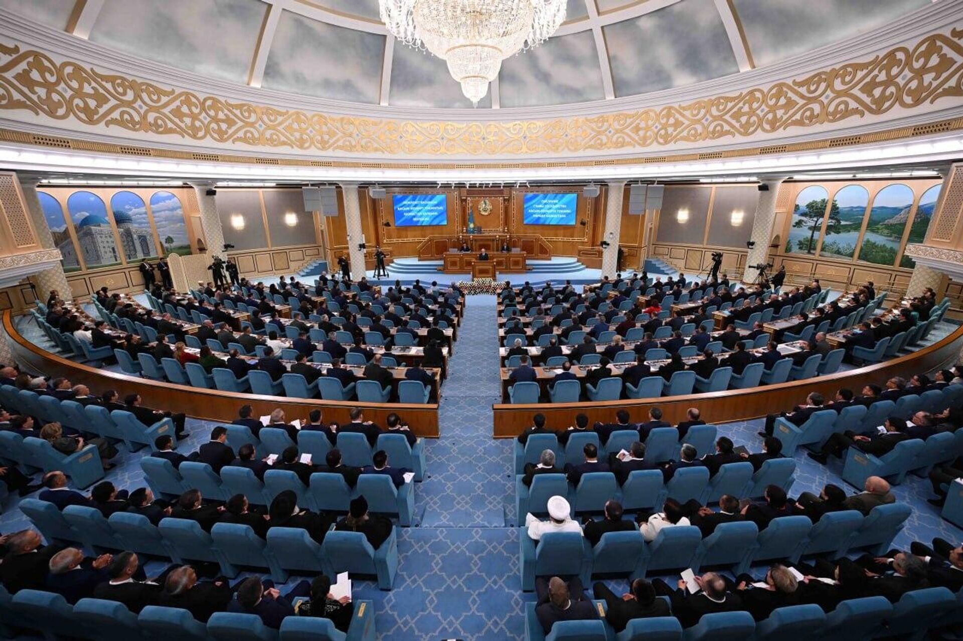 Касым-Жомарт Токаев выступает с посланием народу Казахстана Касым-Жомарт Токаев выступает с посланием народу Казахстана - Sputnik Казахстан, 1920, 08.09.2025