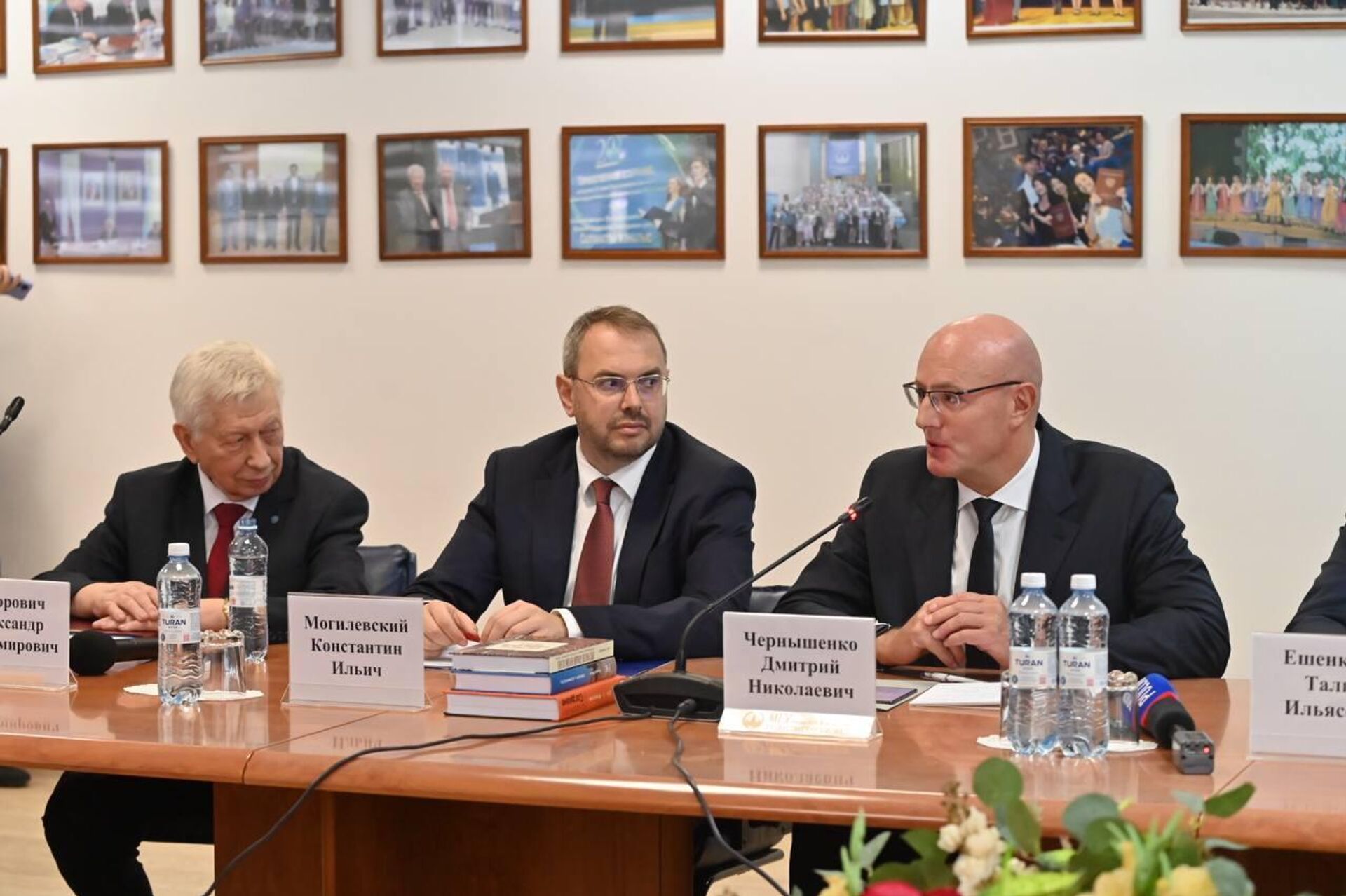 В столицу Казахстана прибыл вице-премьер России Дмитрий Чернышенко В столицу Казахстана прибыл вице-премьер России Дмитрий Чернышенко - Sputnik Казахстан, 1920, 10.09.2025