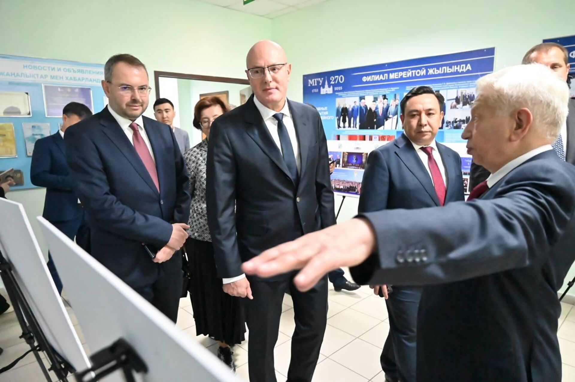 В столицу Казахстана прибыл вице-премьер России Дмитрий Чернышенко В столицу Казахстана прибыл вице-премьер России Дмитрий Чернышенко - Sputnik Казахстан, 1920, 10.09.2025