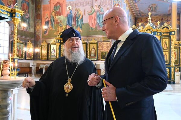 Свято-Успенский кафедральный собор в Астане посетил вице-премьер России Свято-Успенский кафедральный собор в Астане посетил вице-премьер России - Sputnik Казахстан