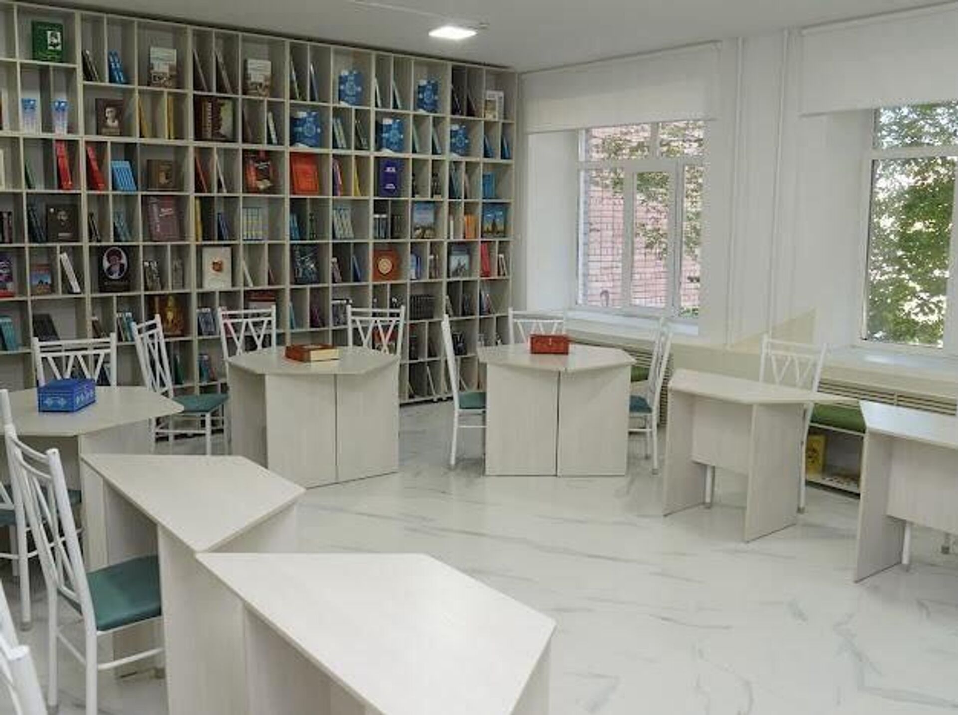 Семей қаласындағы мектепте 60 мың кітап қоры бар Абай кітапханасы ашылды - Sputnik Қазақстан, 1920, 10.09.2025