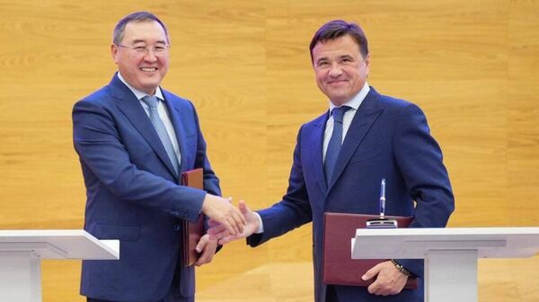 Аким Алматинской области Марат Султангазиев и губернатор Московской области Андрей Воробьев - Sputnik Казахстан