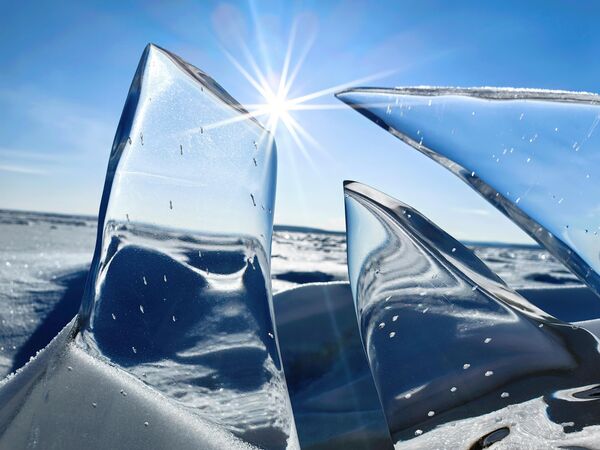 Снимок "Сквозь призму льда" фотографа  Анастасии Асадуллиной, победивший в номинации "Природные явления" XI фотоконкурса РГО "Самая красивая страна глазами детей". - Sputnik Казахстан