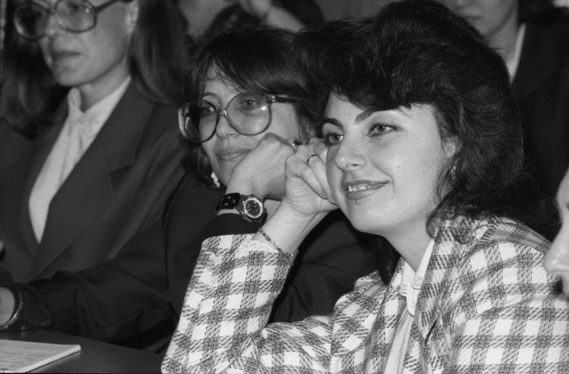 Татьяна Миткова с участниками телевизионного Пресс-клуба - Sputnik Казахстан, 1920, 13.09.2025