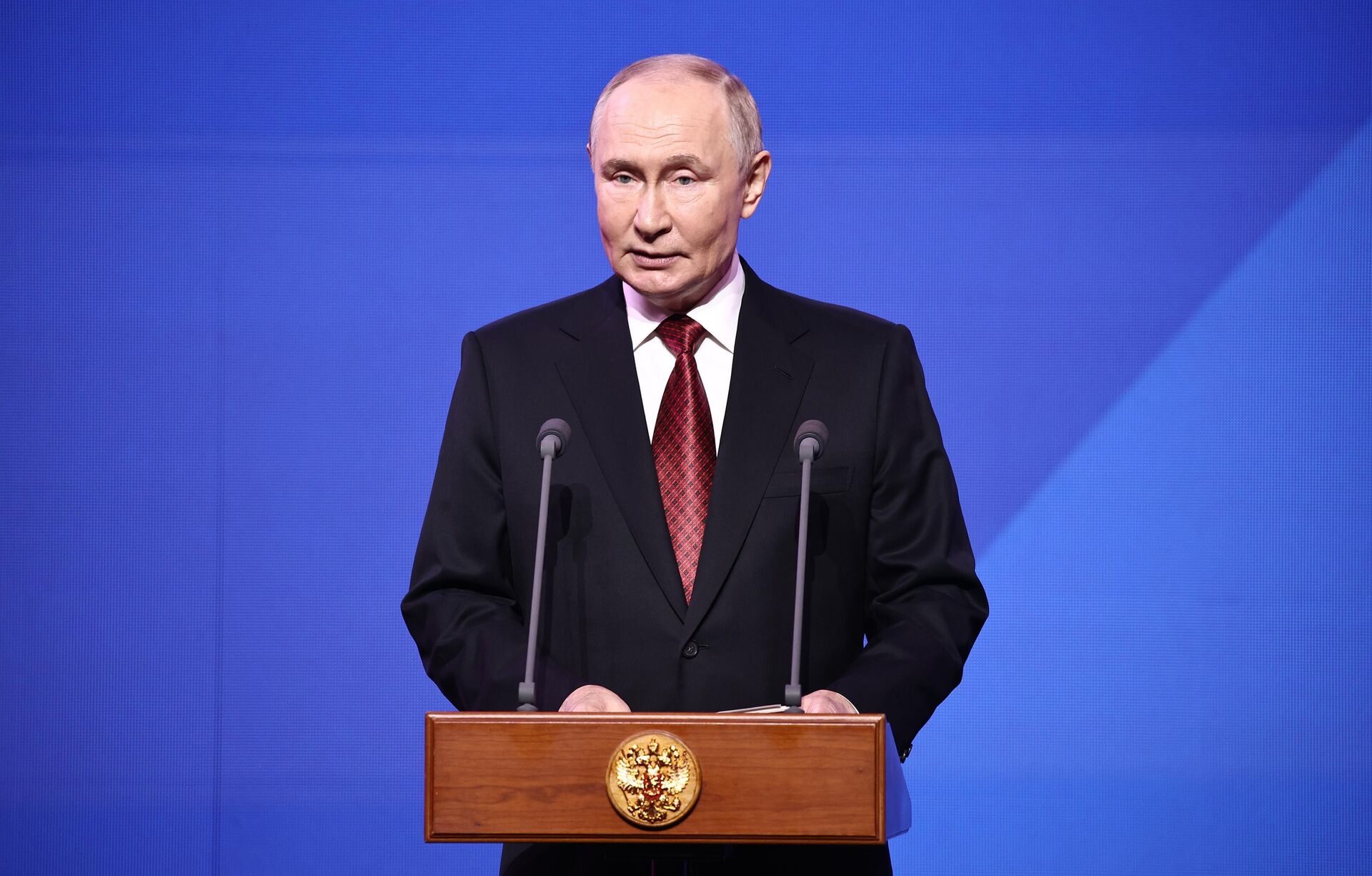 Президент Владимир Путин поздравил москвичей с Днем города - Sputnik Казахстан, 1920, 13.09.2025