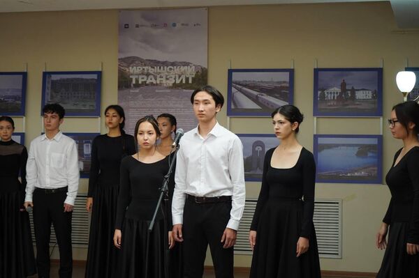  Литературная композиция Поминальный колокол войны, посвященная 80-летию Победы в Русском доме в Астане - Sputnik Казахстан