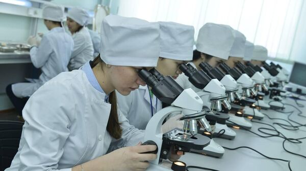 Екі дипломды білім: Қазақстан мен Ресей университеттері дәрігерлерді бірлесіп дайындайды - Sputnik Қазақстан