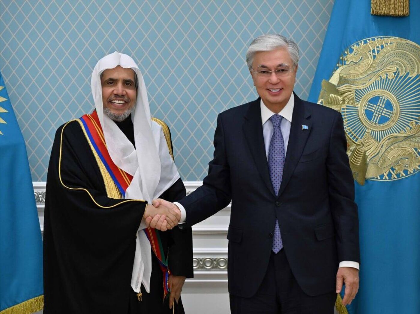 Ол ақша үшін сорып, сперматозоидты жұтып қойды. Инцест комикстері: Анамның трусикасы