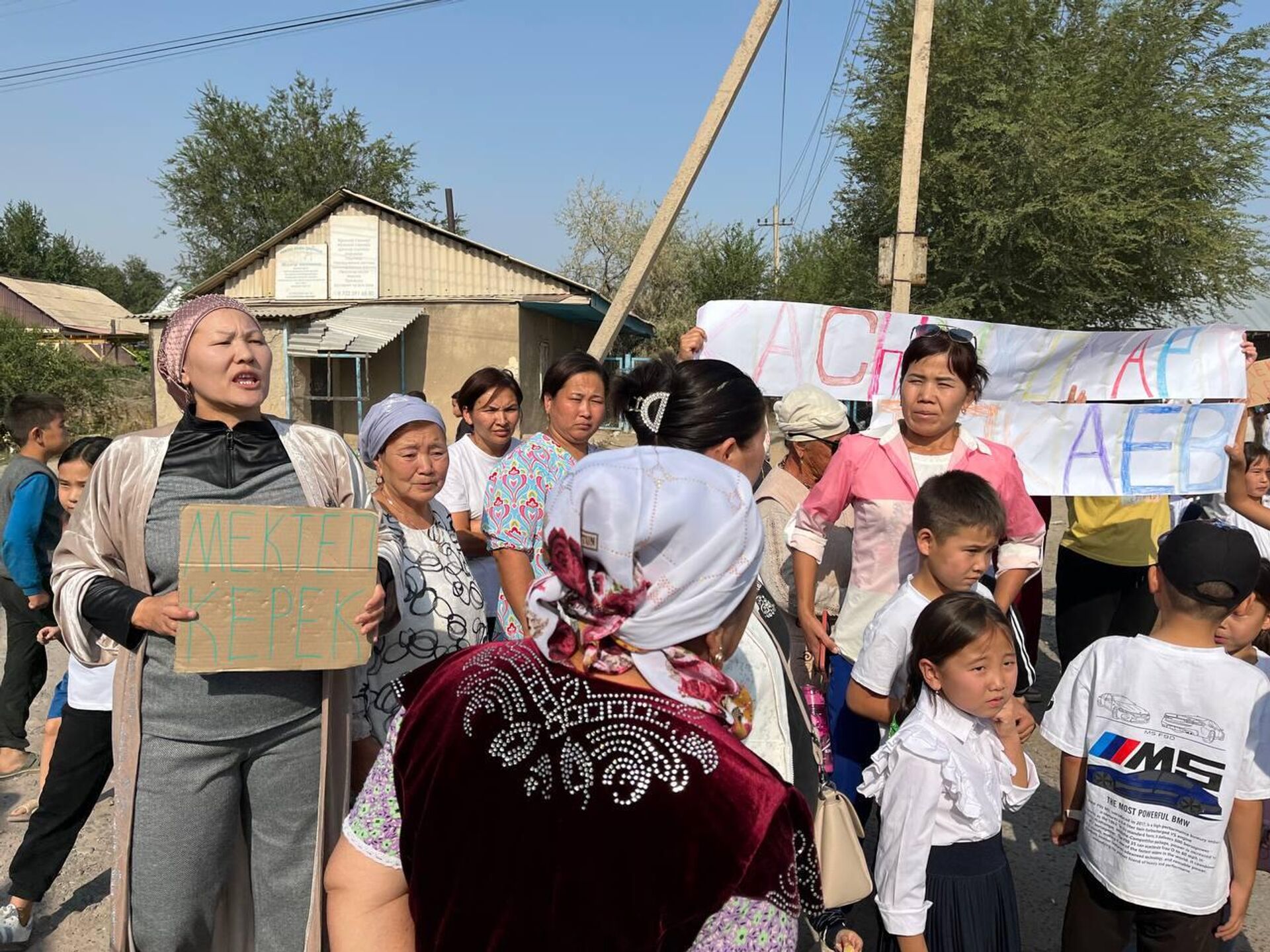 Алматы облысында 2000 оқушы шалғайдағы мектептерге баруға мәжбүр  - Sputnik Қазақстан, 1920, 15.09.2025