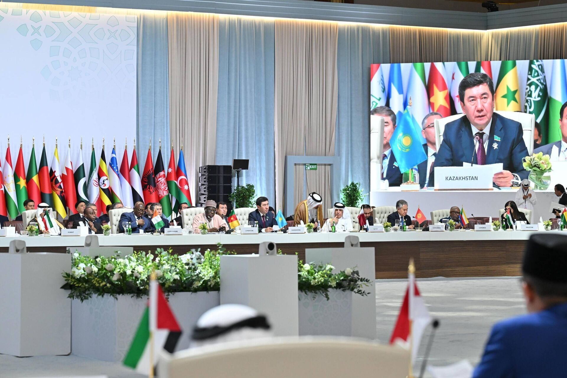 Председатель мажилиса Ерлан Кошанов принял участие в чрезвычайном Арабо-Исламском саммите в Дохе - Sputnik Казахстан, 1920, 16.09.2025