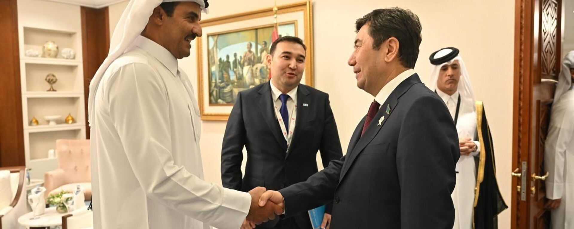 Эмир Катара шейх Тамим бен Хамад Аль Тани и председатель мажилиса Ерлан Кошанов в Дохе - Sputnik Казахстан, 1920, 16.09.2025