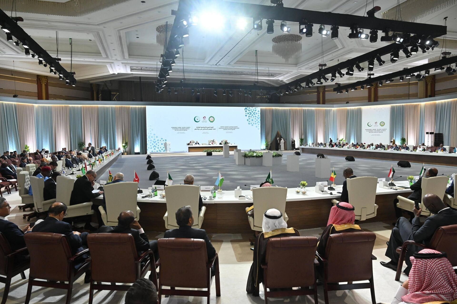 Председатель мажилиса Ерлан Кошанов принял участие в чрезвычайном Арабо-Исламском саммите в Дохе - Sputnik Казахстан, 1920, 16.09.2025