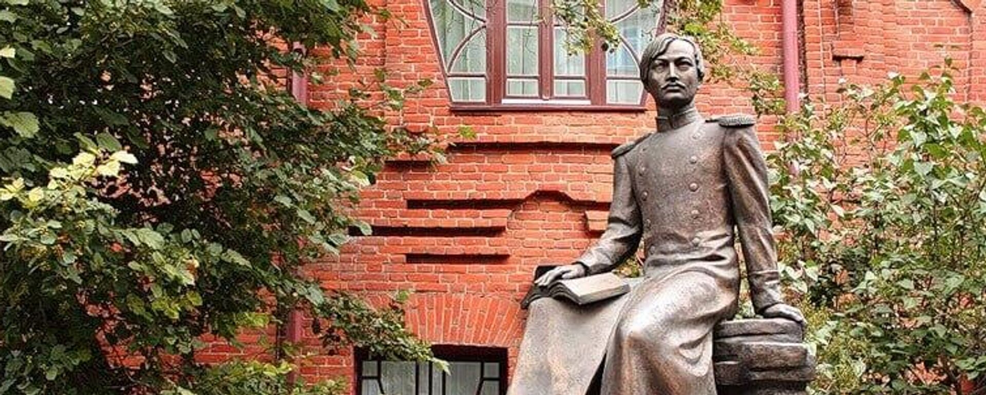 Памятник Шокану Валиханову в Омске - Sputnik Казахстан, 1920, 24.07.2026