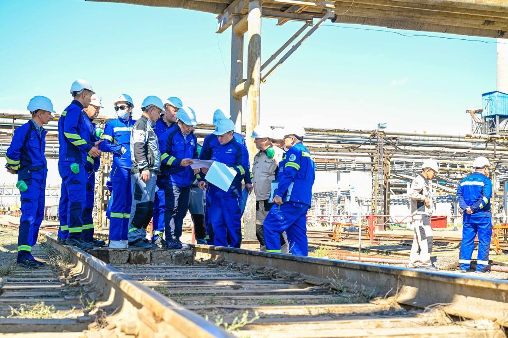 Асхат Хасенов проинспектировал готовность АНПЗ к планово-предупредительным работам Асхат Хасенов проинспектировал готовность АНПЗ к планово-предупредительным работам - Sputnik Казахстан, 1920, 16.09.2025