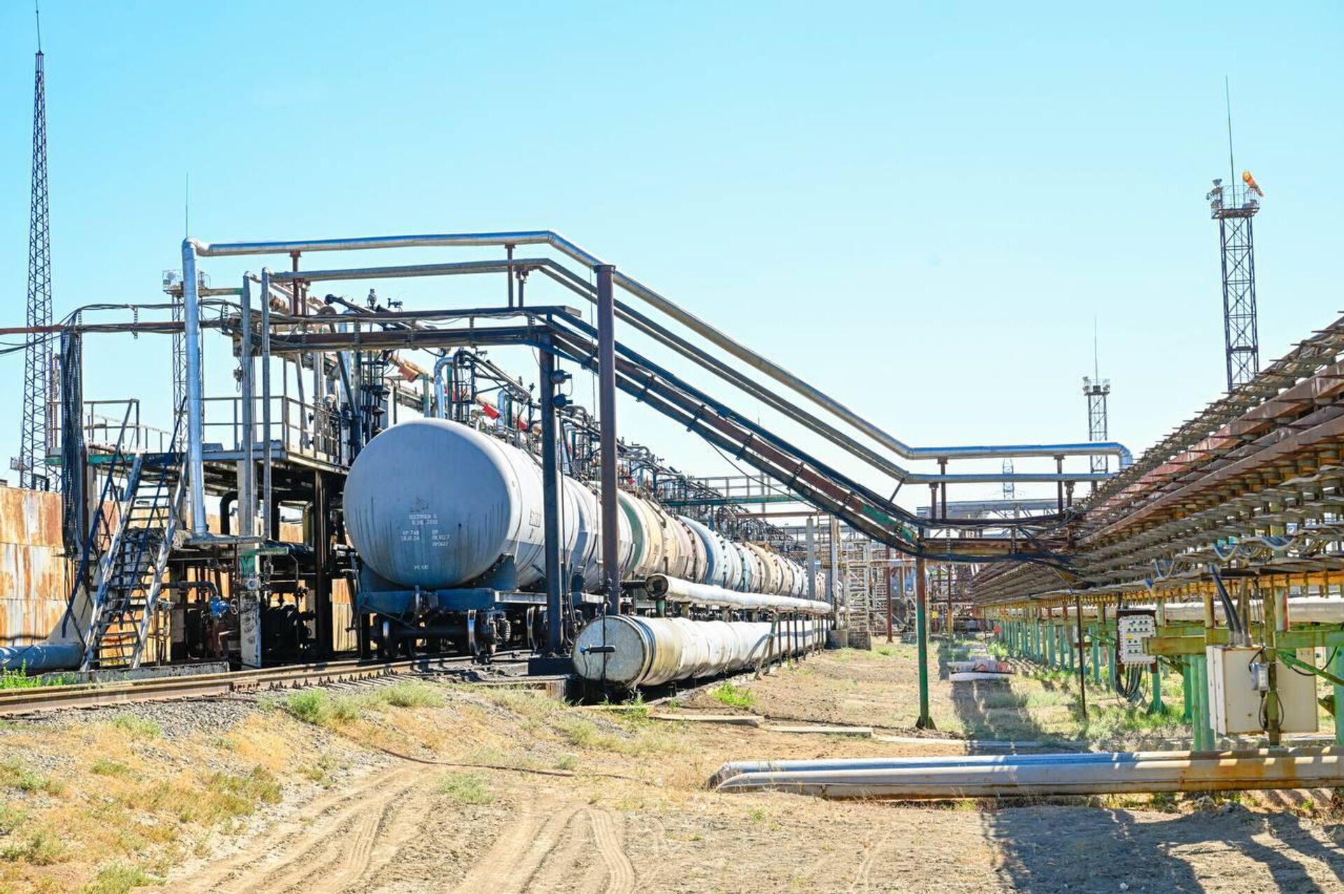 Асхат Хасенов проинспектировал готовность АНПЗ к планово-предупредительным работам Асхат Хасенов проинспектировал готовность АНПЗ к планово-предупредительным работам - Sputnik Казахстан, 1920, 16.09.2025