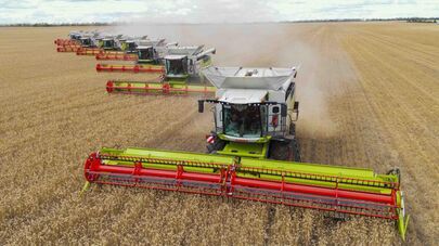 Токаев ознакомился с ходом уборочной кампании в Акмолинской области