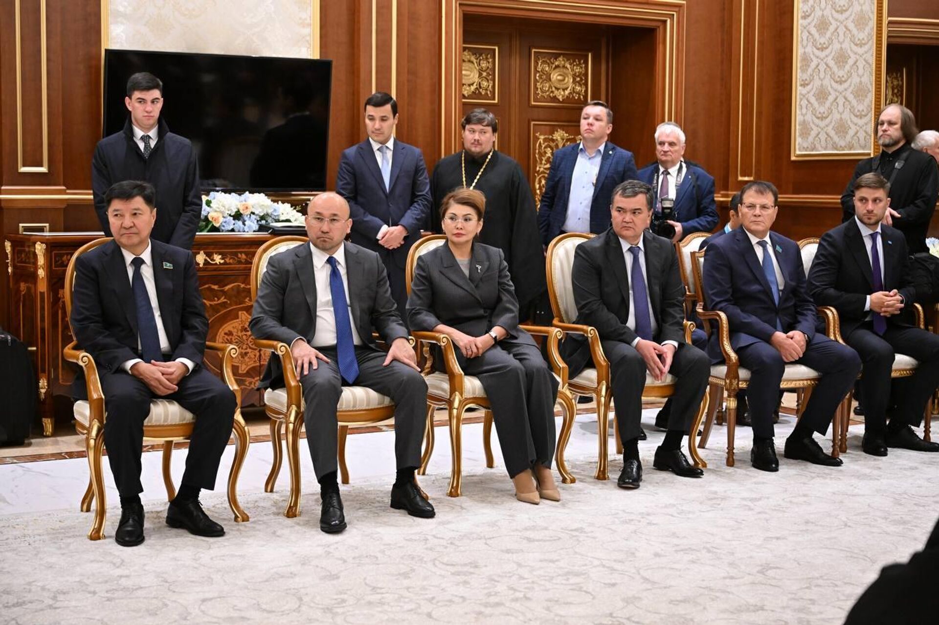 Спикер сената Маулен Ашимбаев встретил Патриарха Московского и всея Руси Кирилла Спикер сената Маулен Ашимбаев встретил Патриарха Московского и всея Руси Кирилла - Sputnik Казахстан, 1920, 17.09.2025