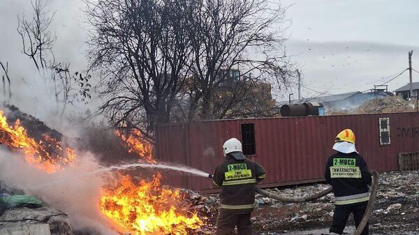 Пожар на мусорном полигоне под Алматы - Sputnik Казахстан