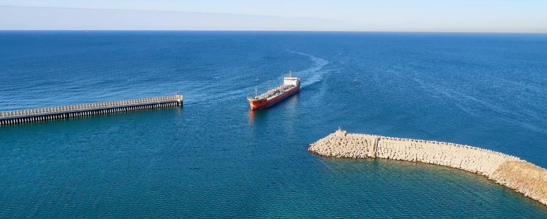 Транспортировка нефти в Каспийском море - Sputnik Казахстан, 1920, 17.09.2025