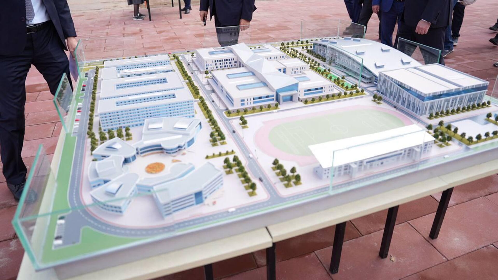 Роман Скляр ознакомился с ходом строительства Национального университета спорта в Астане Роман Скляр ознакомился с ходом строительства Национального университета спорта в Астане - Sputnik Казахстан, 1920, 17.09.2025