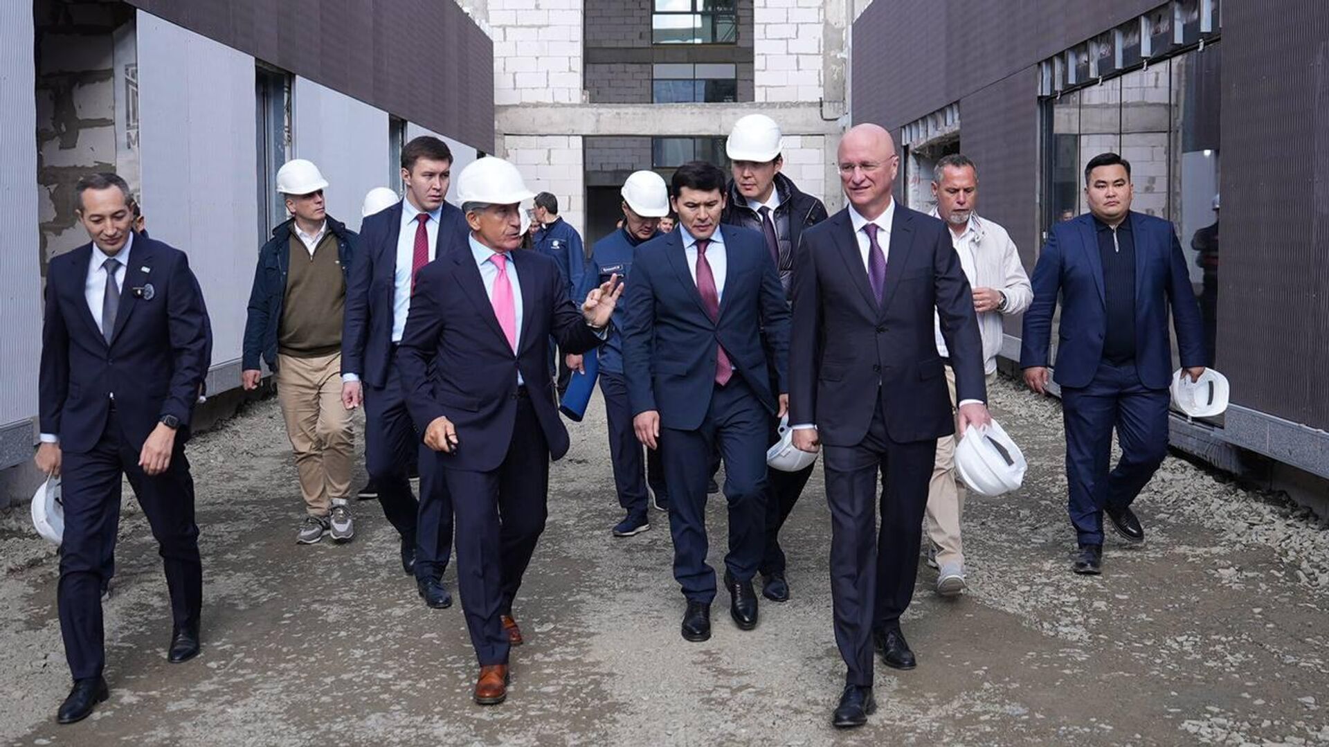 Роман Скляр ознакомился с ходом строительства Национального университета спорта в Астане Роман Скляр ознакомился с ходом строительства Национального университета спорта в Астане - Sputnik Казахстан, 1920, 17.09.2025