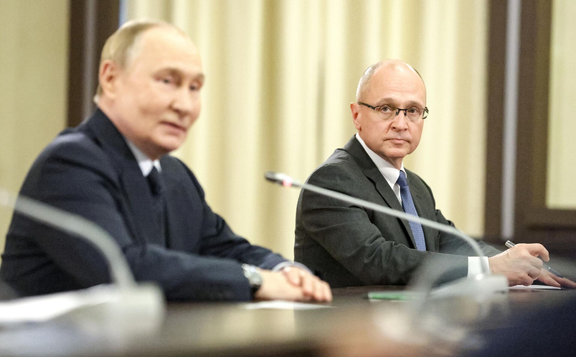 Президент Владимир Путин провел встречу с руководителями фракций политических партий в Госдуме РФ - Sputnik Казахстан, 1920, 19.09.2025