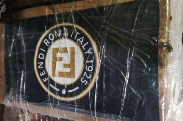 Сотрудники ФТС России и ФСБ России задержали 1,5 тонны кокаина, ввезенного из Эквадора - Sputnik Казахстан