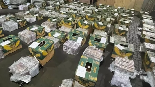 Сотрудники ФТС России и ФСБ России задержали 1,5 тонны кокаина, ввезенного из Эквадора - Sputnik Казахстан