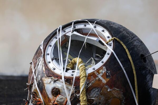 Снимки с места посадки спускаемого аппарата биологического спутника Бион-М №2 Снимки с места посадки спускаемого аппарата биологического спутника Бион-М №2 - Sputnik Казахстан