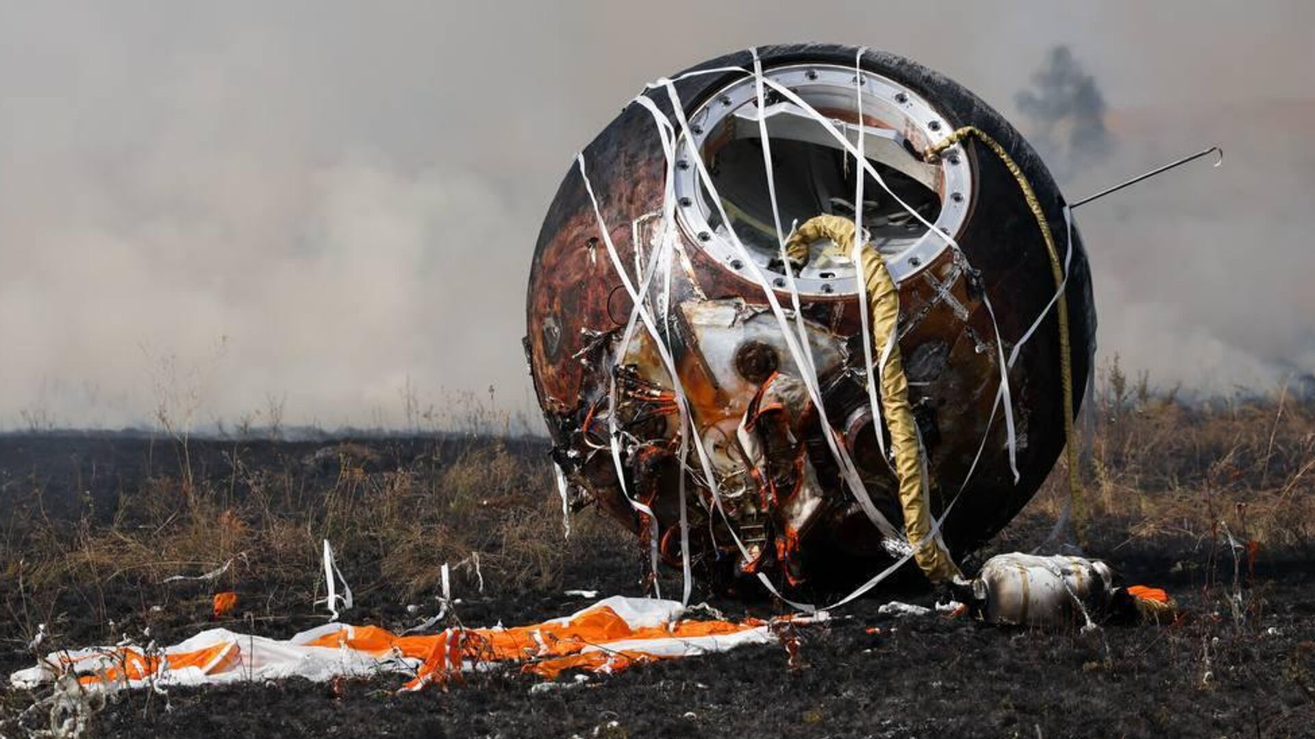 Снимки с места посадки спускаемого аппарата биологического спутника Бион-М №2 Снимки с места посадки спускаемого аппарата биологического спутника Бион-М №2 - Sputnik Казахстан, 1920, 19.09.2025