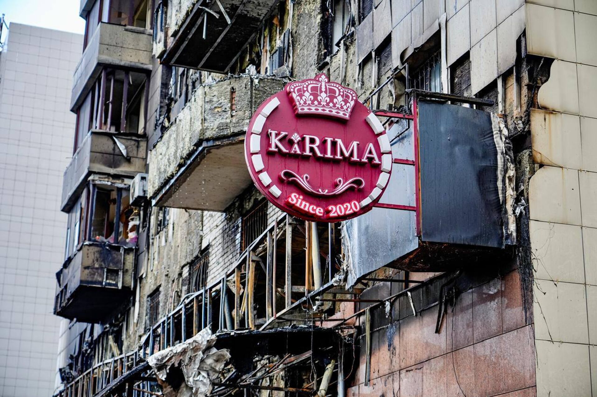 Последствия пожара в ресторане, расположенном в многоэтажном доме в Астане - Sputnik Қазақстан, 1920, 20.09.2025