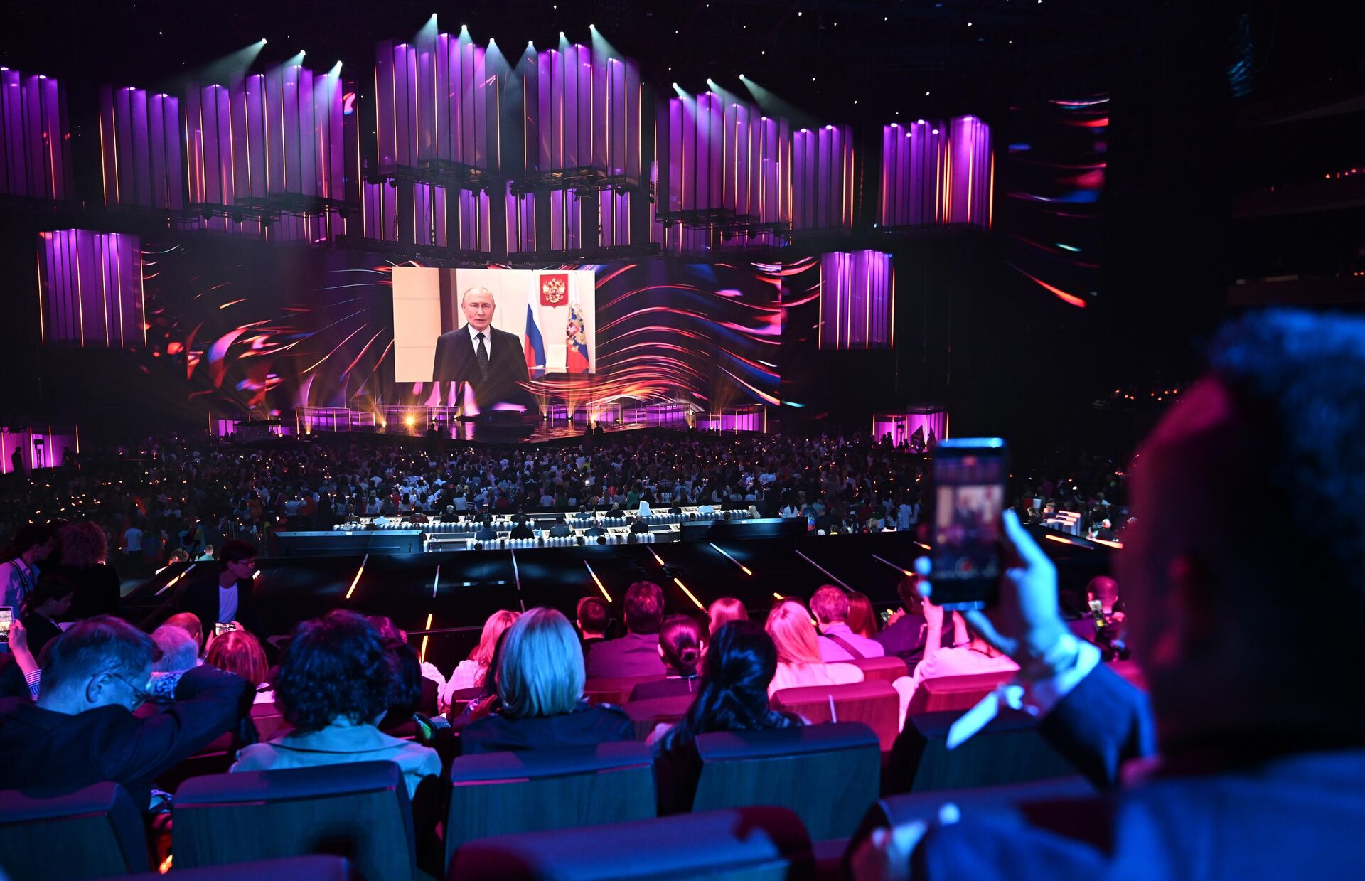 Видеообращение президента Владимира Путина к участникам Интервидения - Sputnik Казахстан, 1920, 20.09.2025