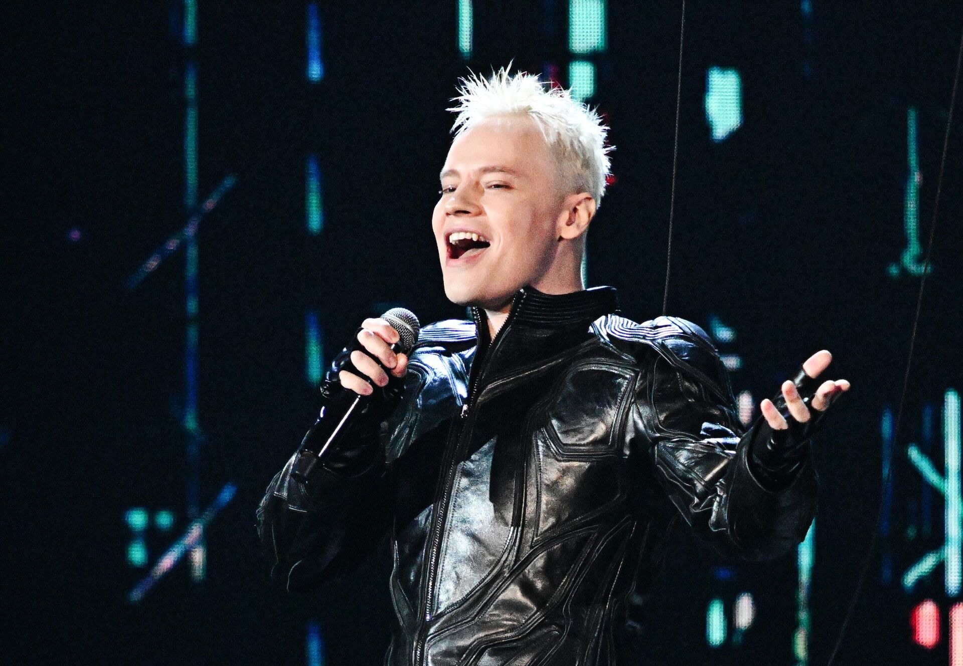 Shaman (Ярослав Дронов) выступает на международном музыкальном конкурсе Интервидение в Москве - Sputnik Казахстан, 1920, 20.09.2025