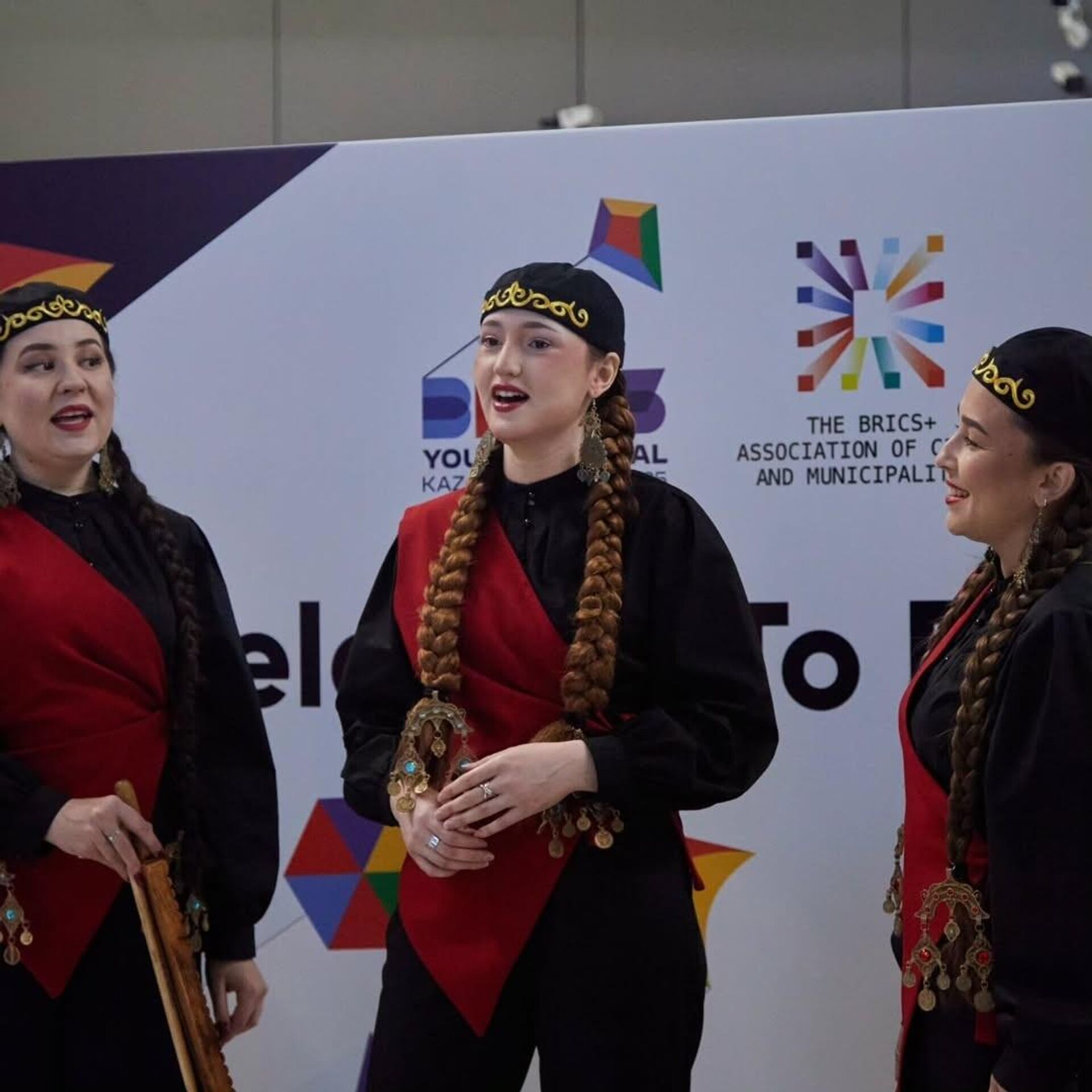 Участники юношеского фестиваля БРИКС, проходящего в Татарстане Участники юношеского фестиваля БРИКС, проходящего в Татарстане - Sputnik Казахстан, 1920, 22.09.2025